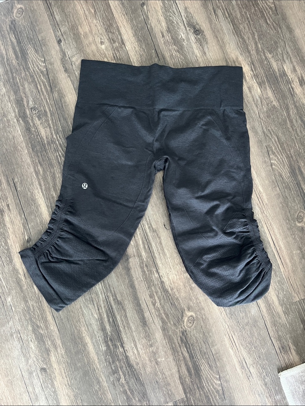 lululemon athletica Ladies' Black Capri Leggings with Ruched Hems